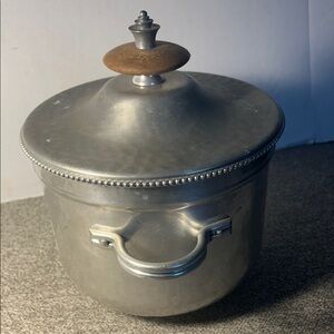 Classic Stainless-Steel Covered Ice Bucket with Wood Knob - Silver Vintage